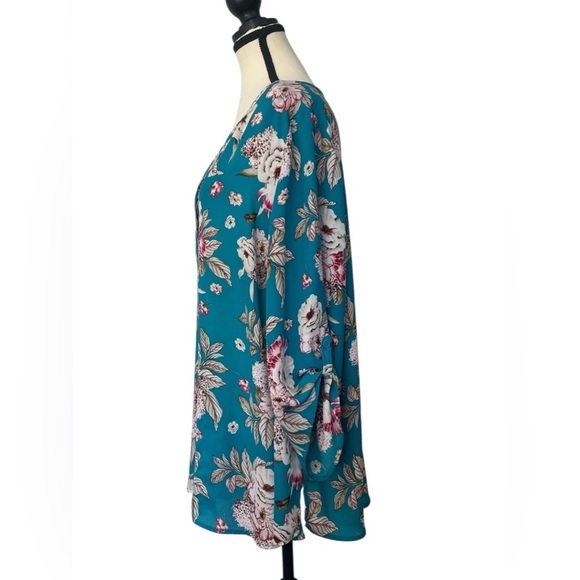 Catherine’s Women’s size 2X Teal floral lightweight blouse. Button up - Picture 3 of 8